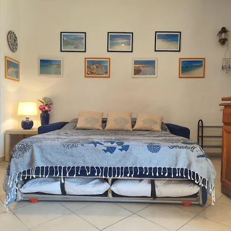- A 100 Mt Dal Mare, Tavolara Apartment